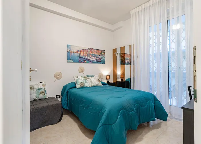 H11 Trilocale San Martino Sanremo-balcone アパート *