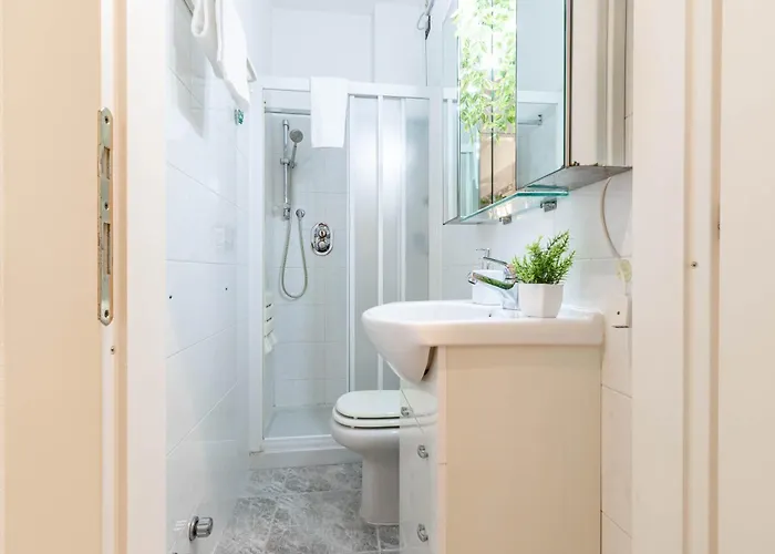 H11 Trilocale San Martino Sanremo-balcone 圣雷默